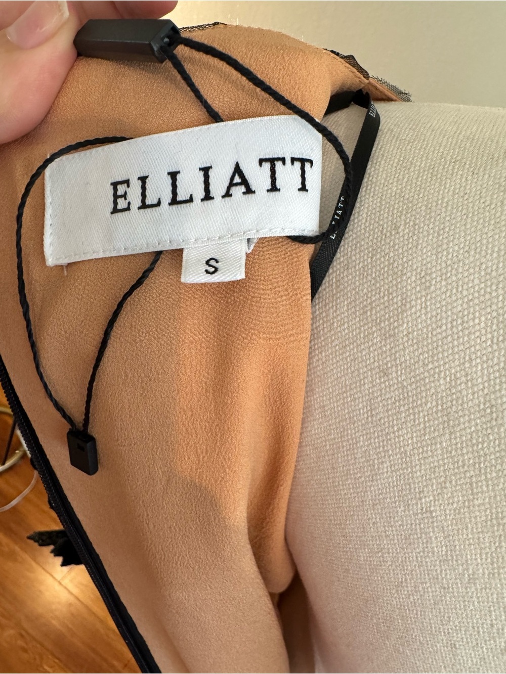 NWT Elliatt Black Floral Appliqué Puff-Sleeve Mini Dress on Nude Lining - Picture 7 of 8